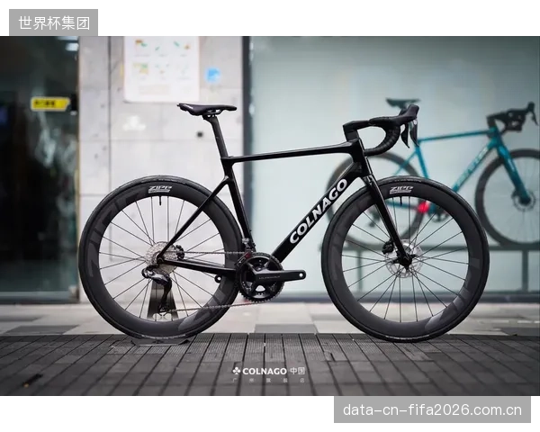 作为顶级强队，阿联酋航空XRG车队将使用Colnago顶级车架配合Shimano旗舰电变套件。